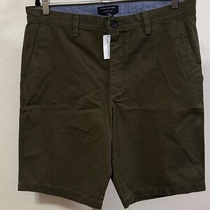 Banana Republic Dark Green Flat Front shorts 100% cotton